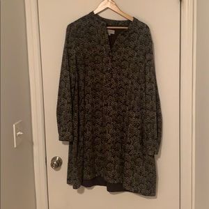 Knee length, lovely print, smock style